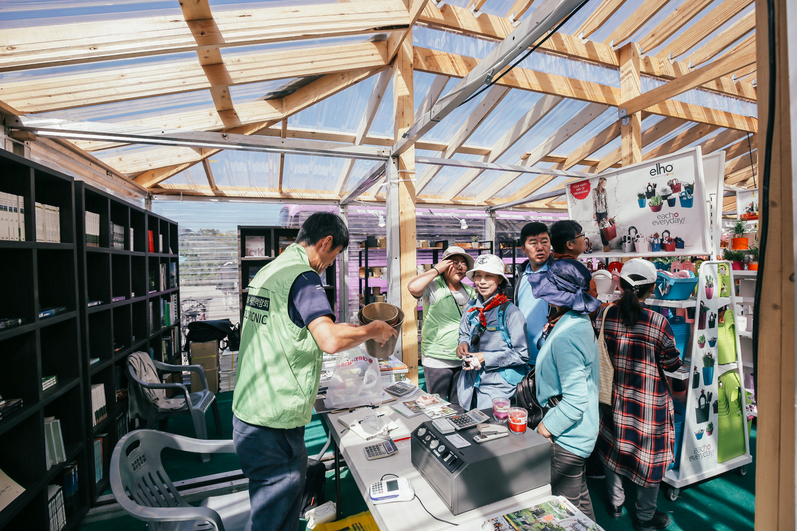 5bd10bdf3f8c61_89958367