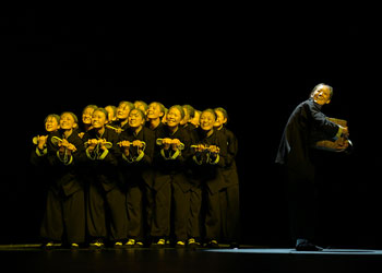 마을 입구를 지키는 여인（守在村口的娘）