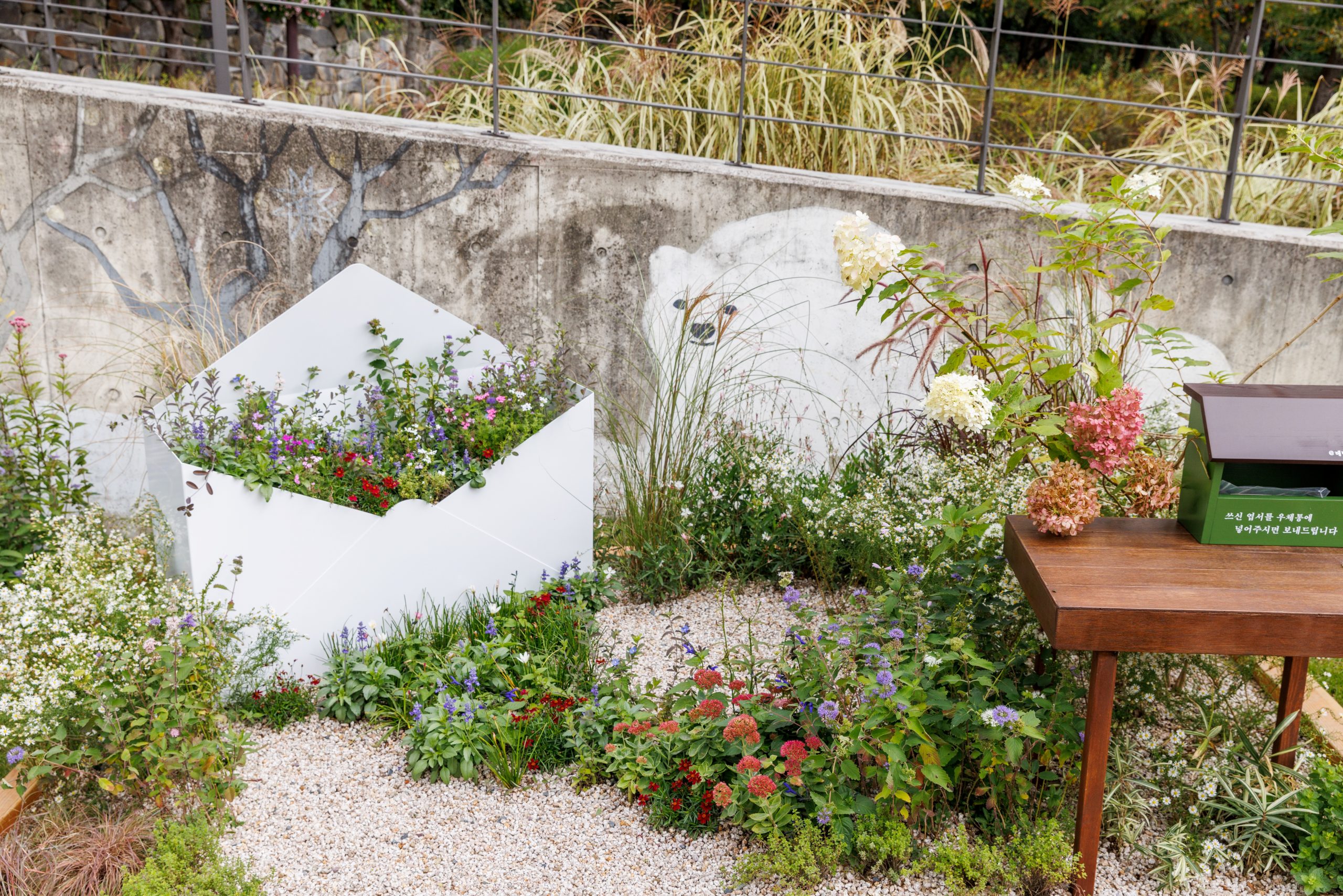 3. [은상] 정원 우체부 꽃 안부를 나누다