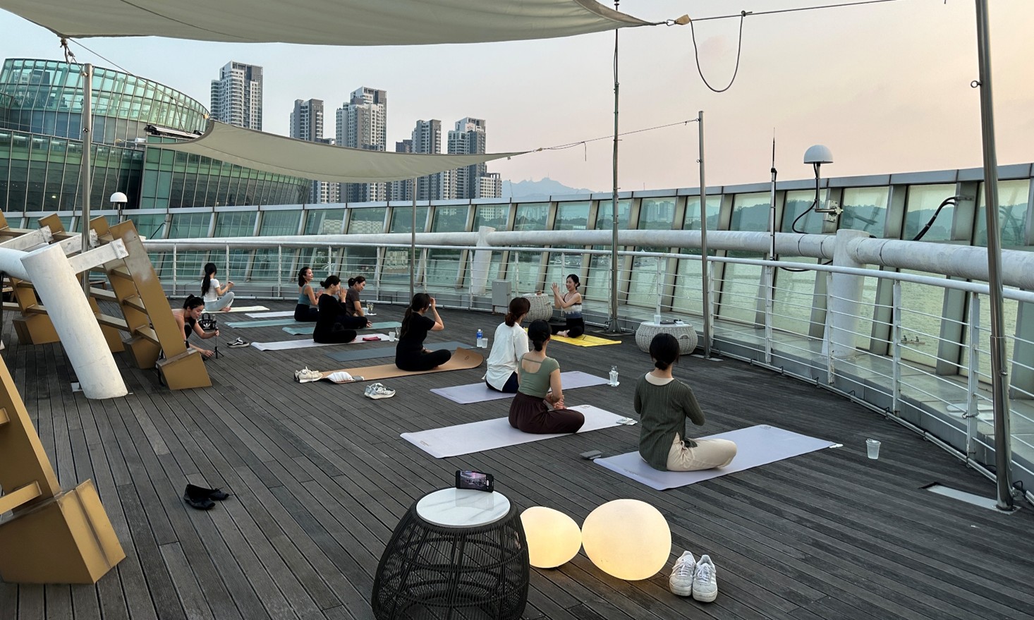 무드 선셋 요가 클래스 & 디너