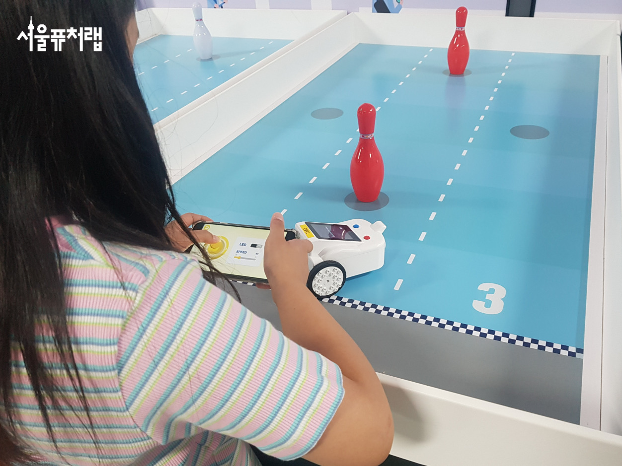 AI 로봇 챌린지(로봇 구출 대작전) 체험 모습